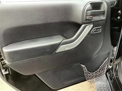 2015 Jeep Wrangler Unlimited Rubicon   - Photo 9 - Crest Hill, IL 60403