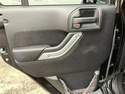 2015 Jeep Wrangler Unlimited Rubicon   - Photo 23 - Crest Hill, IL 60403