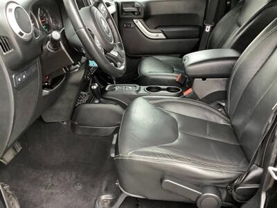2015 Jeep Wrangler Unlimited Rubicon   - Photo 11 - Crest Hill, IL 60403