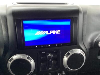 2015 Jeep Wrangler Unlimited Rubicon   - Photo 17 - Crest Hill, IL 60403