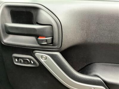2015 Jeep Wrangler Unlimited Rubicon   - Photo 28 - Crest Hill, IL 60403