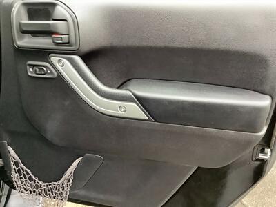2015 Jeep Wrangler Unlimited Rubicon   - Photo 27 - Crest Hill, IL 60403