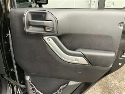 2015 Jeep Wrangler Unlimited Rubicon   - Photo 25 - Crest Hill, IL 60403