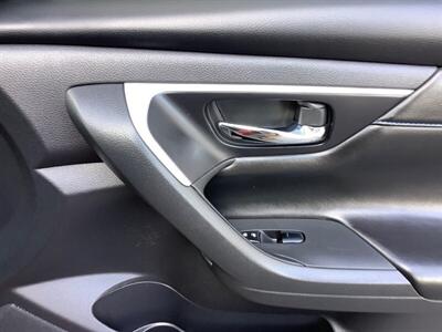 2017 Nissan Altima 2.5 SR   - Photo 30 - Crest Hill, IL 60403