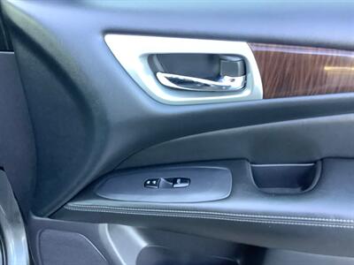 2015 Nissan Pathfinder Platinum V6 - Photo 43 - Crest Hill, IL 60403