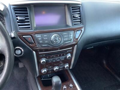 2015 Nissan Pathfinder Platinum V6 - Photo 17 - Crest Hill, IL 60403