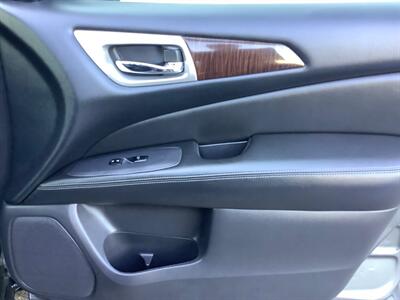 2015 Nissan Pathfinder Platinum V6 - Photo 41 - Crest Hill, IL 60403