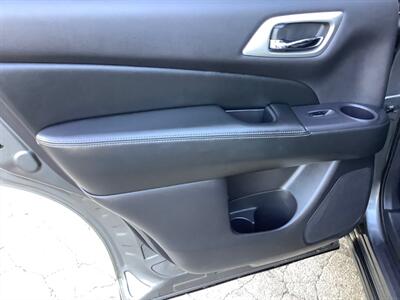 2015 Nissan Pathfinder Platinum V6 - Photo 32 - Crest Hill, IL 60403