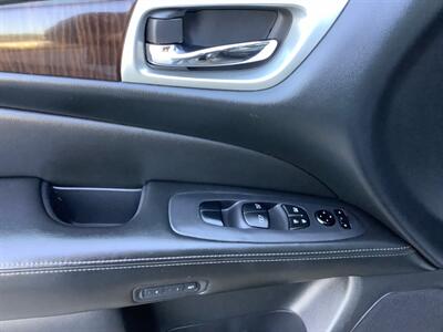 2015 Nissan Pathfinder Platinum V6 - Photo 12 - Crest Hill, IL 60403