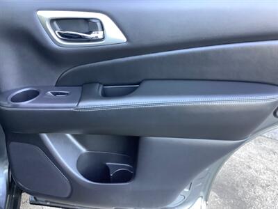 2015 Nissan Pathfinder Platinum V6 - Photo 37 - Crest Hill, IL 60403