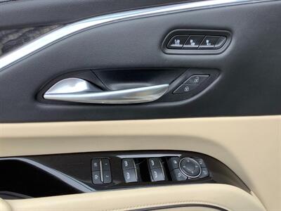 2021 Cadillac Escalade Premium Luxury   - Photo 12 - Crest Hill, IL 60403