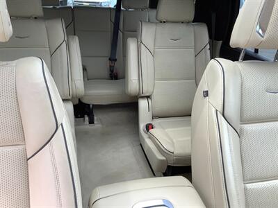 2021 Cadillac Escalade Premium Luxury   - Photo 43 - Crest Hill, IL 60403