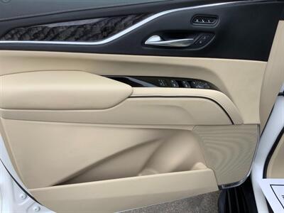 2021 Cadillac Escalade Premium Luxury   - Photo 11 - Crest Hill, IL 60403