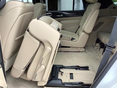 2021 Cadillac Escalade Premium Luxury   - Photo 30 - Crest Hill, IL 60403