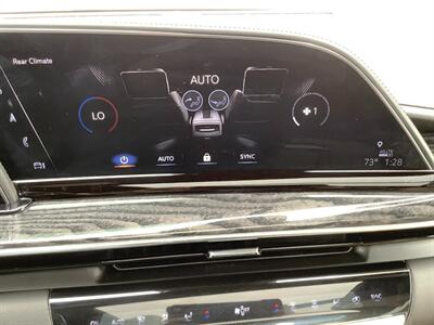 2021 Cadillac Escalade Premium Luxury   - Photo 22 - Crest Hill, IL 60403