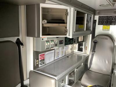 2015 Freightliner M2 106   - Photo 39 - Crest Hill, IL 60403