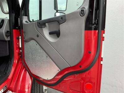 2015 Freightliner M2 106   - Photo 21 - Crest Hill, IL 60403