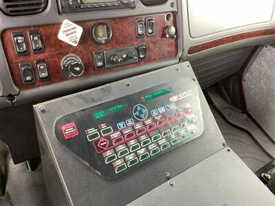 2015 Freightliner M2 106   - Photo 17 - Crest Hill, IL 60403