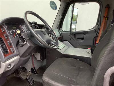 2015 Freightliner M2 106   - Photo 15 - Crest Hill, IL 60403