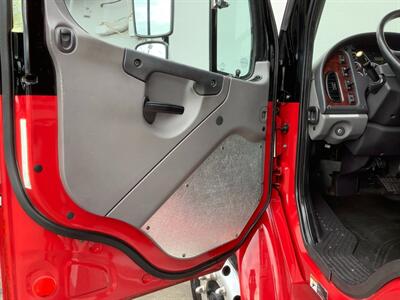 2015 Freightliner M2 106   - Photo 13 - Crest Hill, IL 60403