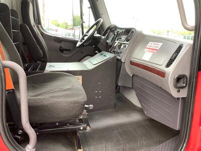 2015 Freightliner M2 106   - Photo 22 - Crest Hill, IL 60403