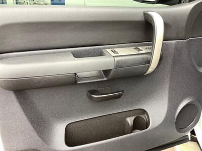 2009 GMC Sierra 1500 SLE   - Photo 12 - Crest Hill, IL 60403