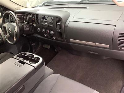 2009 GMC Sierra 1500 SLE   - Photo 27 - Crest Hill, IL 60403