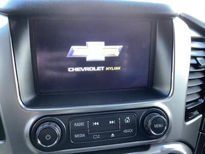 2017 Chevrolet Suburban LT   - Photo 10 - Crest Hill, IL 60403