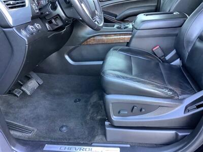 2017 Chevrolet Suburban LT   - Photo 14 - Crest Hill, IL 60403