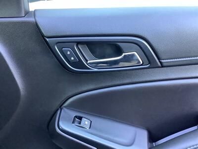 2017 Chevrolet Suburban LT   - Photo 41 - Crest Hill, IL 60403