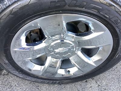 2017 Chevrolet Suburban LT   - Photo 52 - Crest Hill, IL 60403