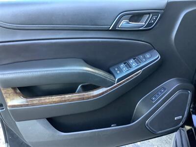 2017 Chevrolet Suburban LT   - Photo 12 - Crest Hill, IL 60403