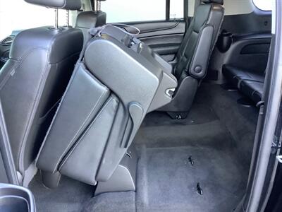 2017 Chevrolet Suburban LT   - Photo 28 - Crest Hill, IL 60403