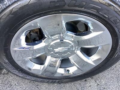 2017 Chevrolet Suburban LT   - Photo 52 - Crest Hill, IL 60403