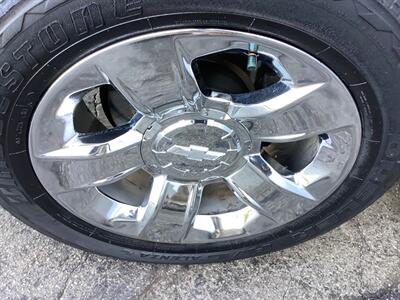 2017 Chevrolet Suburban LT   - Photo 51 - Crest Hill, IL 60403