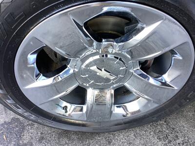 2017 Chevrolet Suburban LT   - Photo 53 - Crest Hill, IL 60403