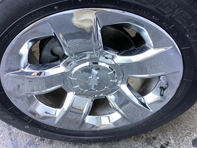 2017 Chevrolet Suburban LT   - Photo 50 - Crest Hill, IL 60403