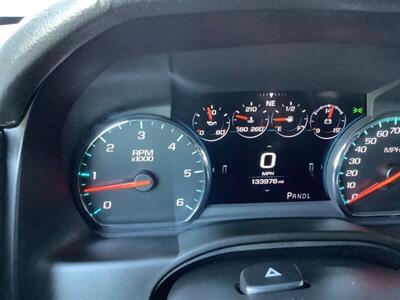 2017 Chevrolet Suburban LT   - Photo 23 - Crest Hill, IL 60403