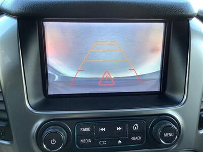 2017 Chevrolet Suburban LT   - Photo 11 - Crest Hill, IL 60403