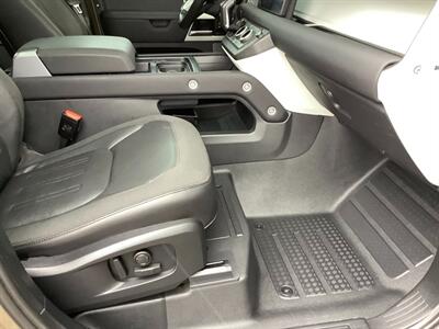 2020 Land Rover Defender 110 SE  One Owner! - Photo 48 - Crest Hill, IL 60403