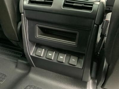 2020 Land Rover Defender 110 SE  One Owner! - Photo 43 - Crest Hill, IL 60403