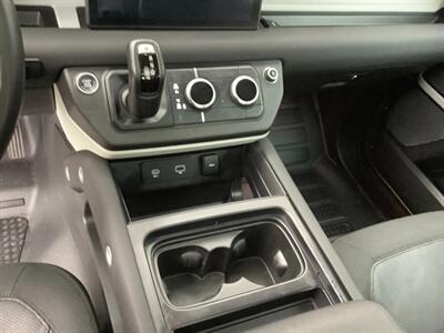 2020 Land Rover Defender 110 SE  One Owner! - Photo 22 - Crest Hill, IL 60403