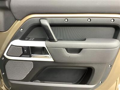 2020 Land Rover Defender 110 SE  One Owner! - Photo 46 - Crest Hill, IL 60403
