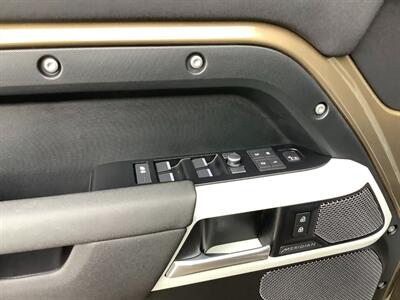 2020 Land Rover Defender 110 SE  One Owner! - Photo 17 - Crest Hill, IL 60403