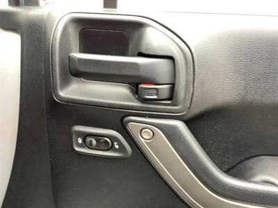 2012 Jeep Wrangler Sport   - Photo 29 - Crest Hill, IL 60403