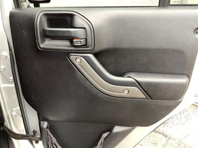 2012 Jeep Wrangler Sport   - Photo 26 - Crest Hill, IL 60403