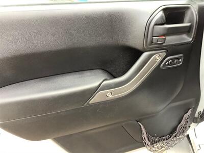 2012 Jeep Wrangler Sport - Photo 11 - Crest Hill, IL 60403