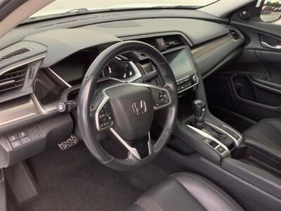 2019 Honda Civic Touring   - Photo 13 - Crest Hill, IL 60403