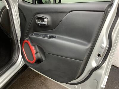 2018 Jeep Renegade Trailhawk - Photo 29 - Crest Hill, IL 60403