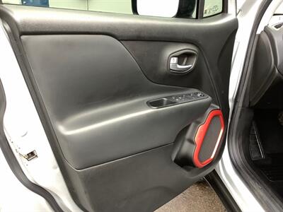 2018 Jeep Renegade Trailhawk - Photo 15 - Crest Hill, IL 60403
